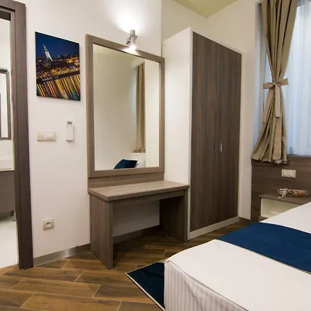 Omia Hotel 2*